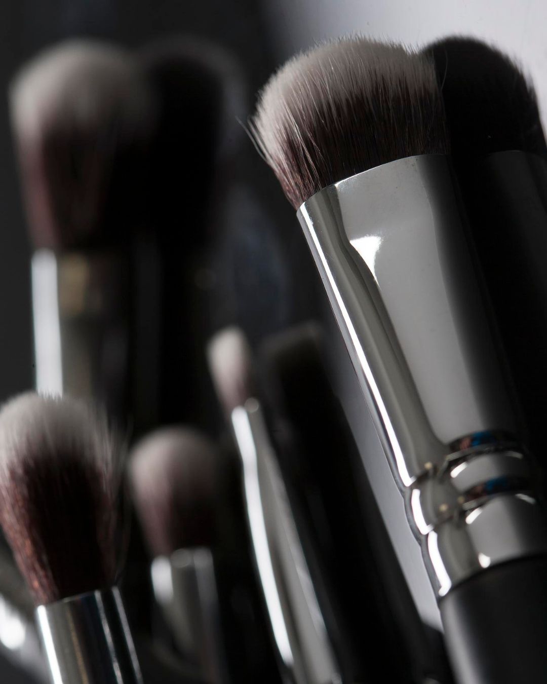 Close-up of The Eye Brush Set featuring elegant pearl-coated handles and soft, antibacterial synthetic bristles.