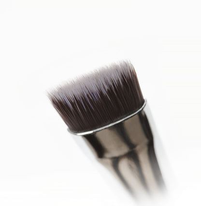 Close-up of the Nanshy Flat Definer Makeup Brush with pearl-coated handle and soft antibacterial synthetic bristles for precise makeup application.