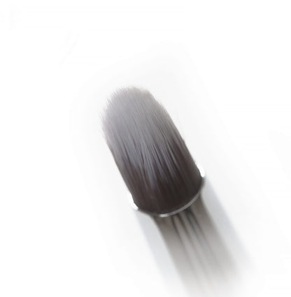 Close-up view of the Pencil Makeup Brush with soft, antibacterial synthetic bristles and a pearl-coated handle. Ideal for smudging pencil liner and applying eye shadow with precision. 100% vegan and cruelty-free.